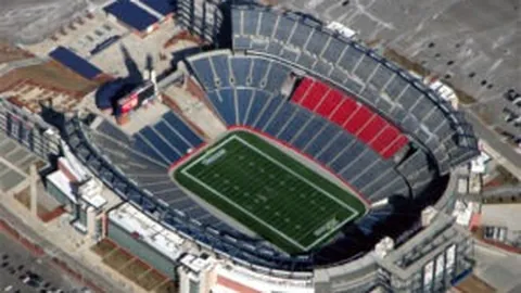 卡拉格儿子马耳他队表现优异，荣获莱万赠球衣